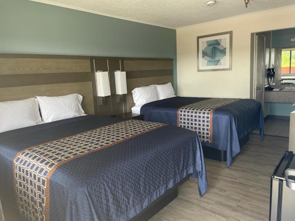Executive Inn & Suites Бомонт Екстериор снимка