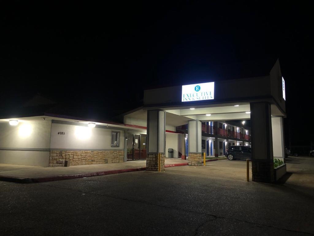 Executive Inn & Suites Бомонт Екстериор снимка